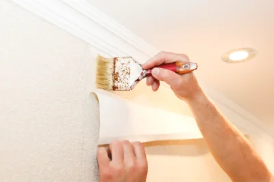 Pose de papier peint à Estrun — revêtements muraux et toiles de verre